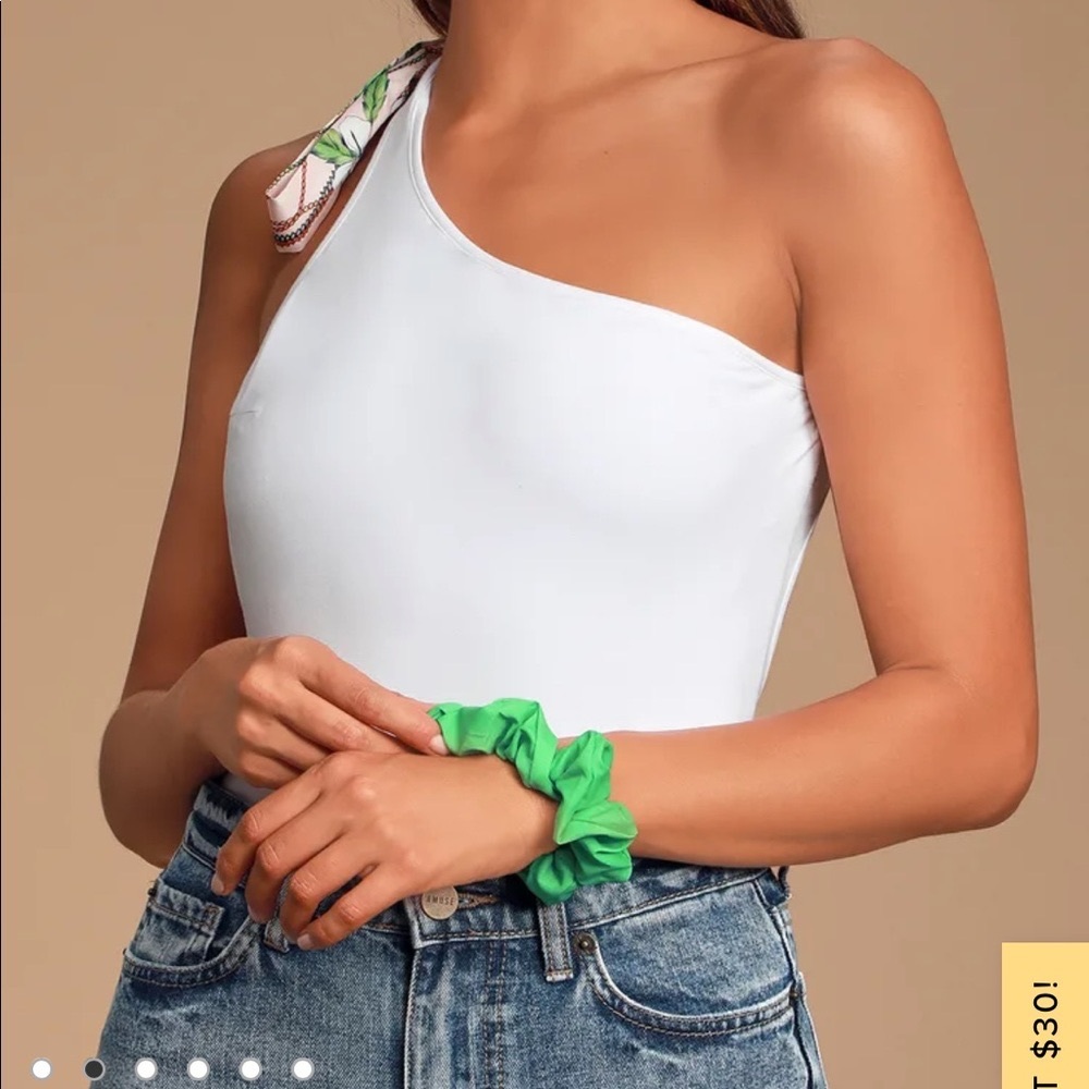 Lulu’s white body suit and matching hair scrunchie